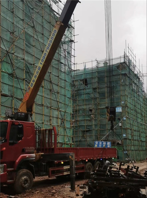 西固区“慢工细活”—— 吊车的 “微动控制” 技术