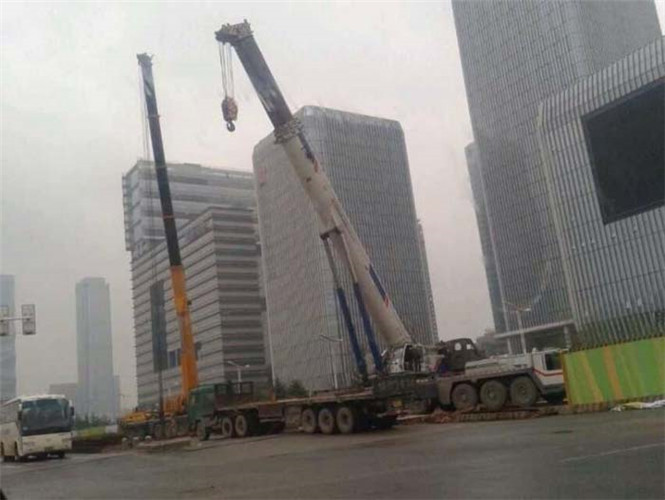 西固区“自动找平”—— 吊车的 “平地神器” 技术